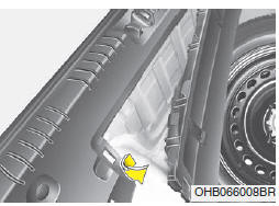 Remoção e armazenamento do estepe (Modelo Hatch 5 portas)