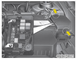 Substituição dos fusíveis do compartimento do motor