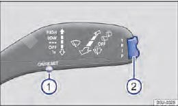 Fig. 12 Veículos sem volante multifunções: tecla 1na alavanca dos limpadores do para-brisa para confirmação dos itens de menu e chave 2 para alternar entre os menus.