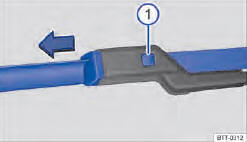 Fig. 145 Substituir as palhetas dos limpadores do para-brisa.